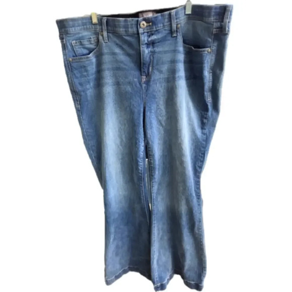 Torrid denim blue jeans flared bottom size 18T (tall) - Picture 1 of 13